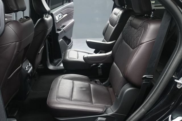 Certified 2025 Ford Explorer Platinum w/ LUX Leather Package AWD/4WD image 18