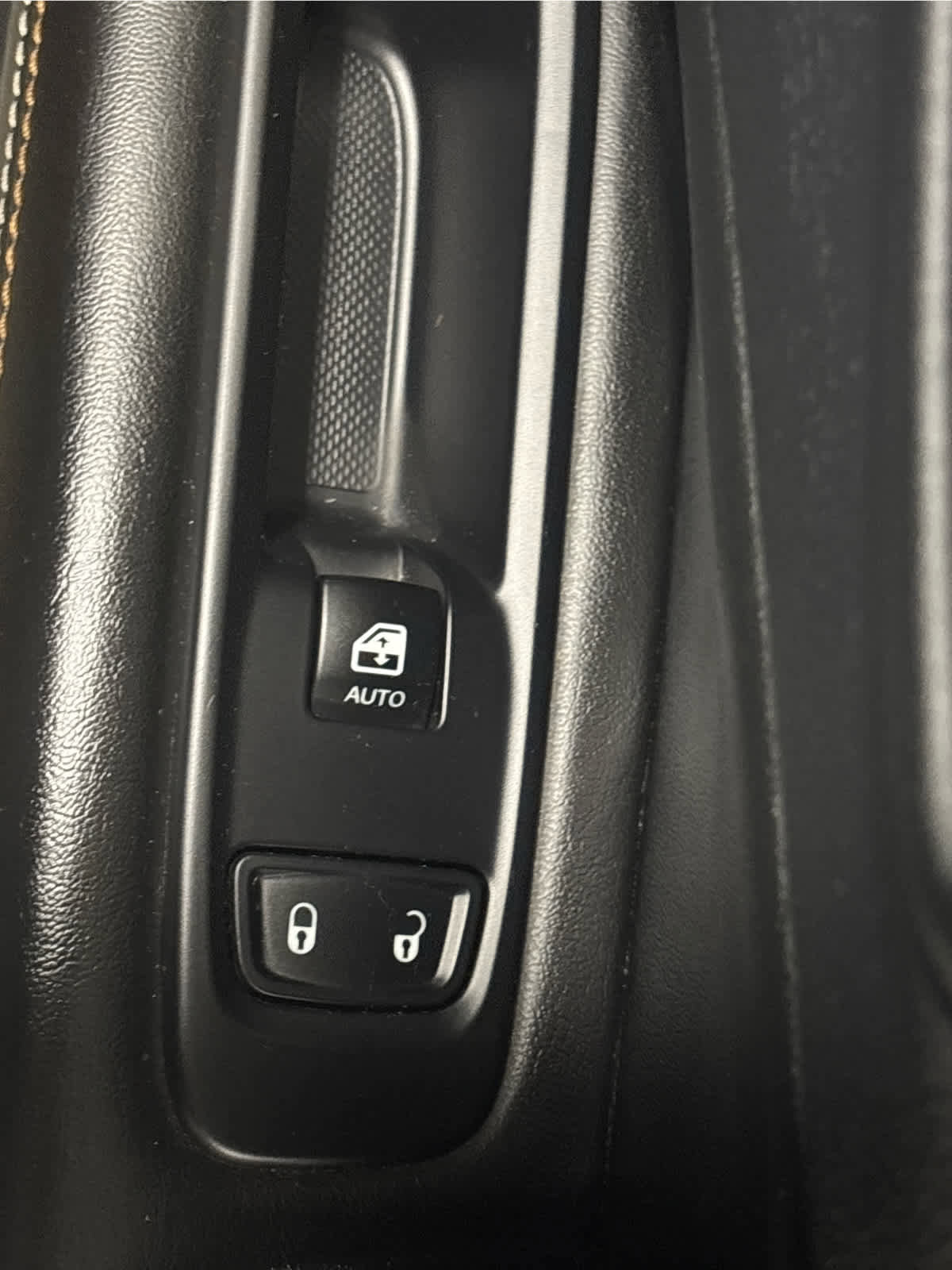 Used 2018 Jeep Compass Latitude w/ Cold Weather Group image 44