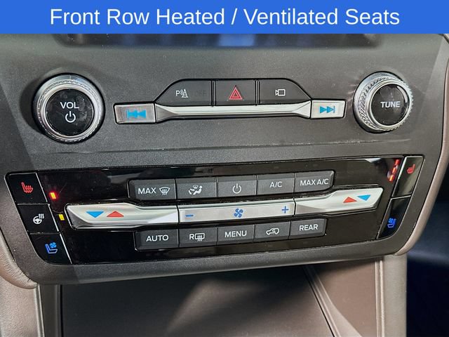 Certified 2020 Ford Explorer Platinum w/ Premium Technology Package AWD/4WD image 16