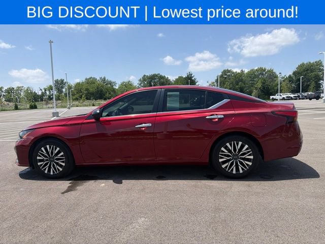 Used 2024 Nissan Altima 2.5 SV FWD image 14