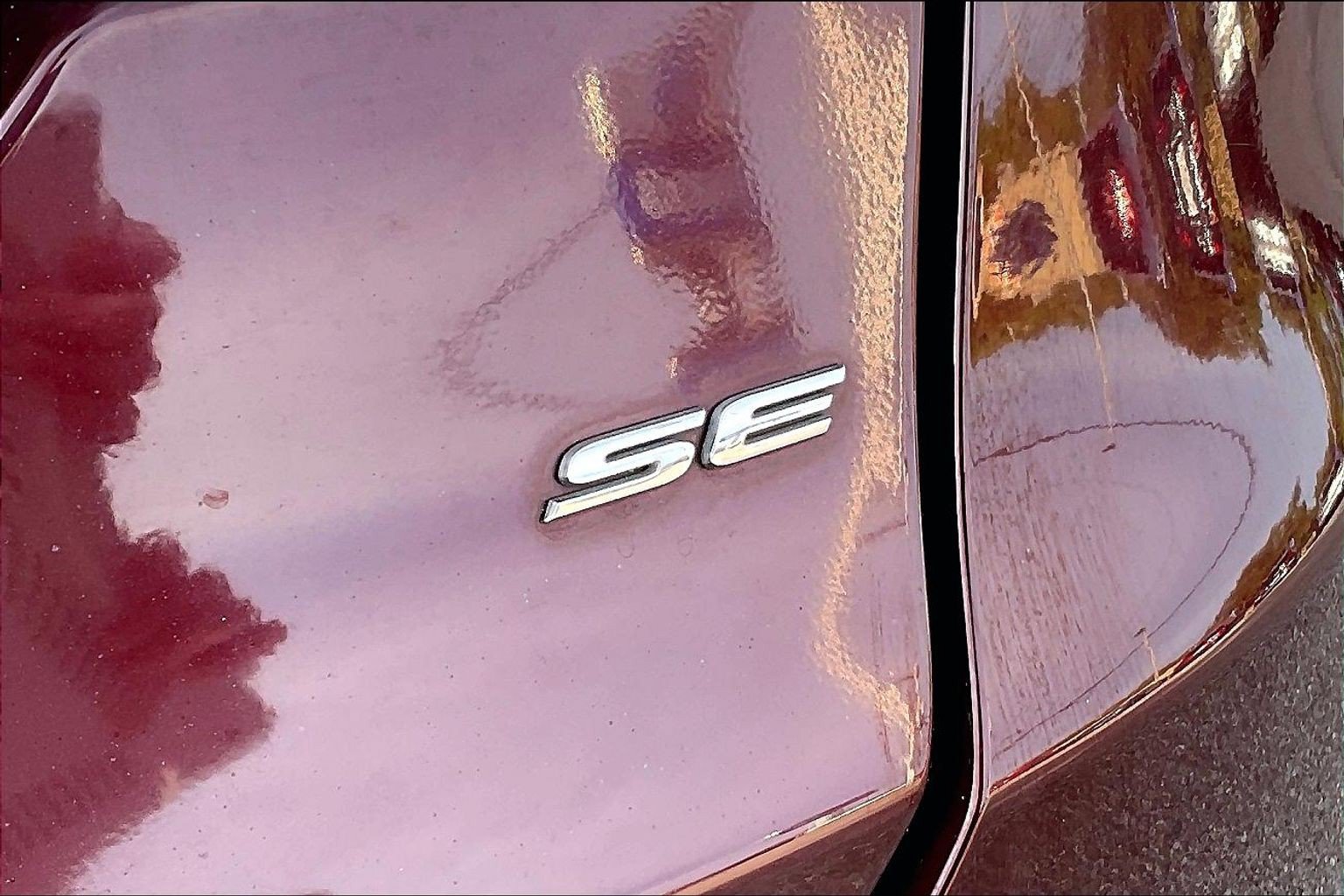 Certified 2017 Ford Fusion SE w/ Fusion SE Technology Package FWD image 8