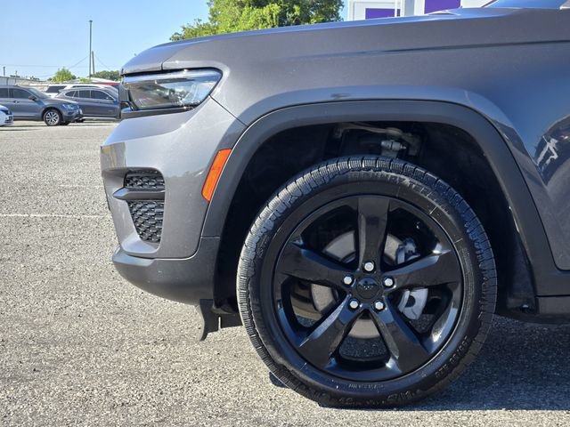Used 2023 Jeep Grand Cherokee Altitude AWD/4WD image 9