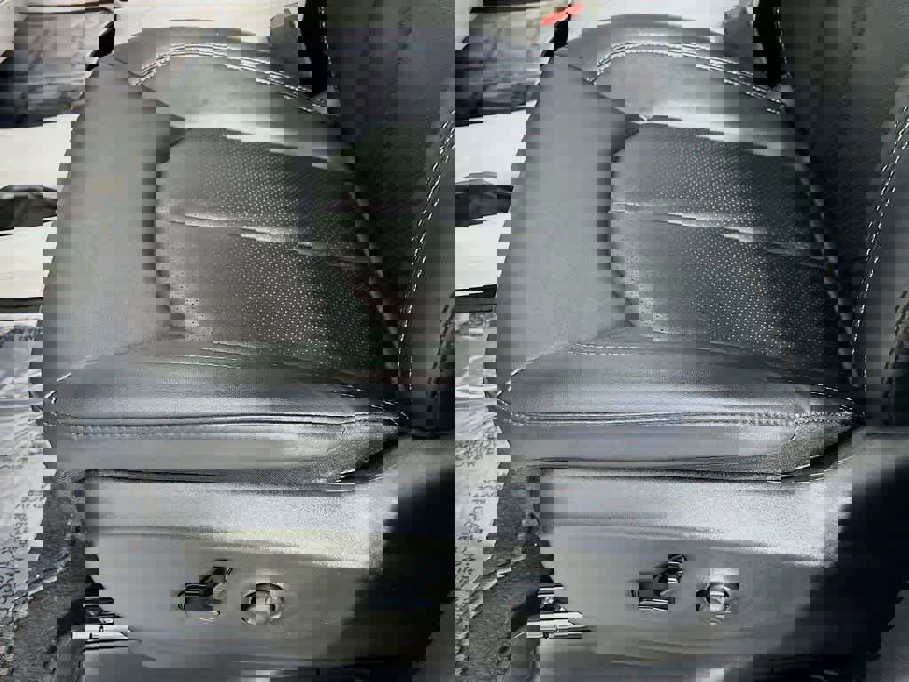 Used 2024 Chrysler Pacifica Touring-L image 30