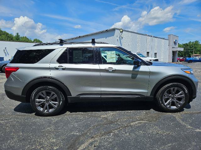 Certified 2023 Ford Explorer XLT w/ Equipment Group 202A AWD/4WD image 4