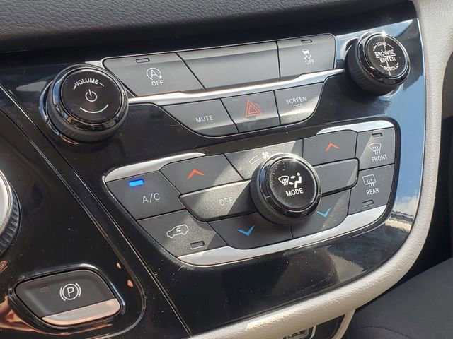 Used 2023 Chrysler Voyager LX image 19