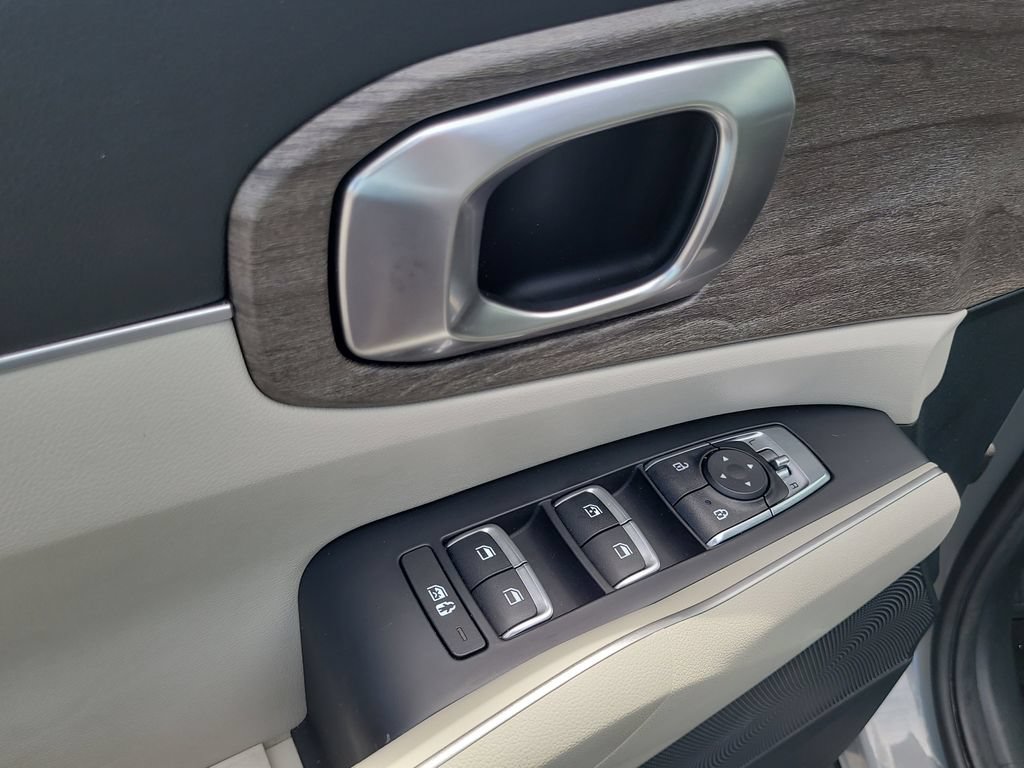 Used 2022 Kia Sorento EX w/ Panoramic Sunroof Package FWD image 16