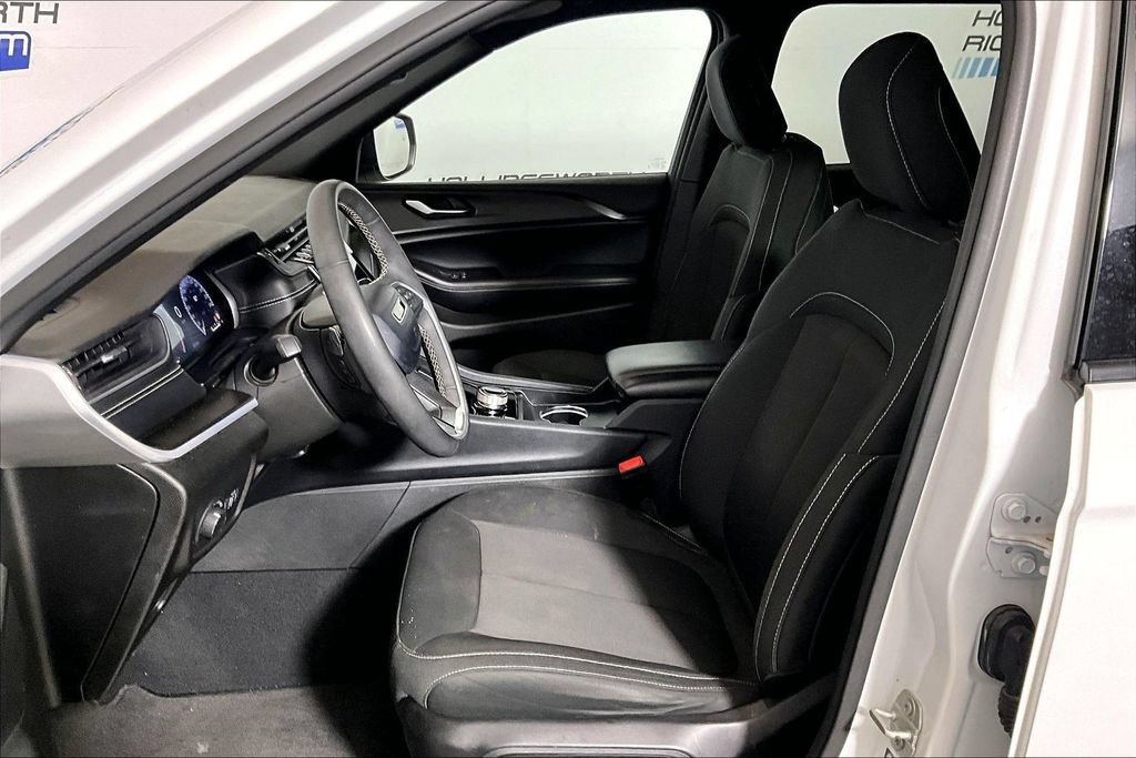Used 2024 Jeep Grand Cherokee L Laredo w/ Luxury Tech Group I AWD/4WD image 20