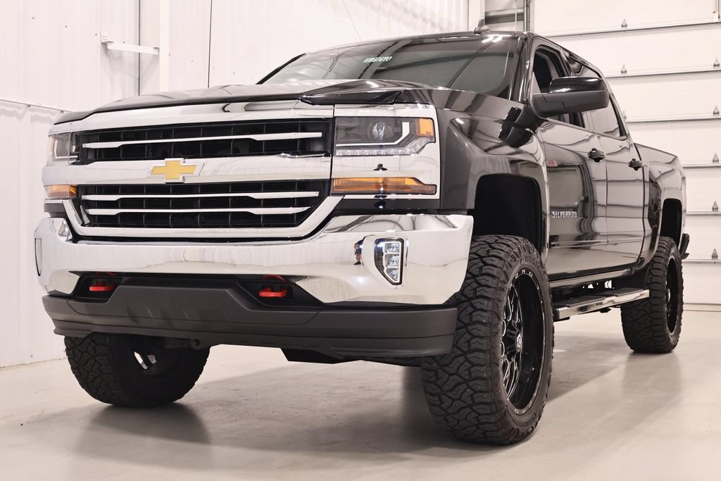 Used 2017 Chevrolet Silverado 1500 LT w/ All Star Edition AWD/4WD image 6