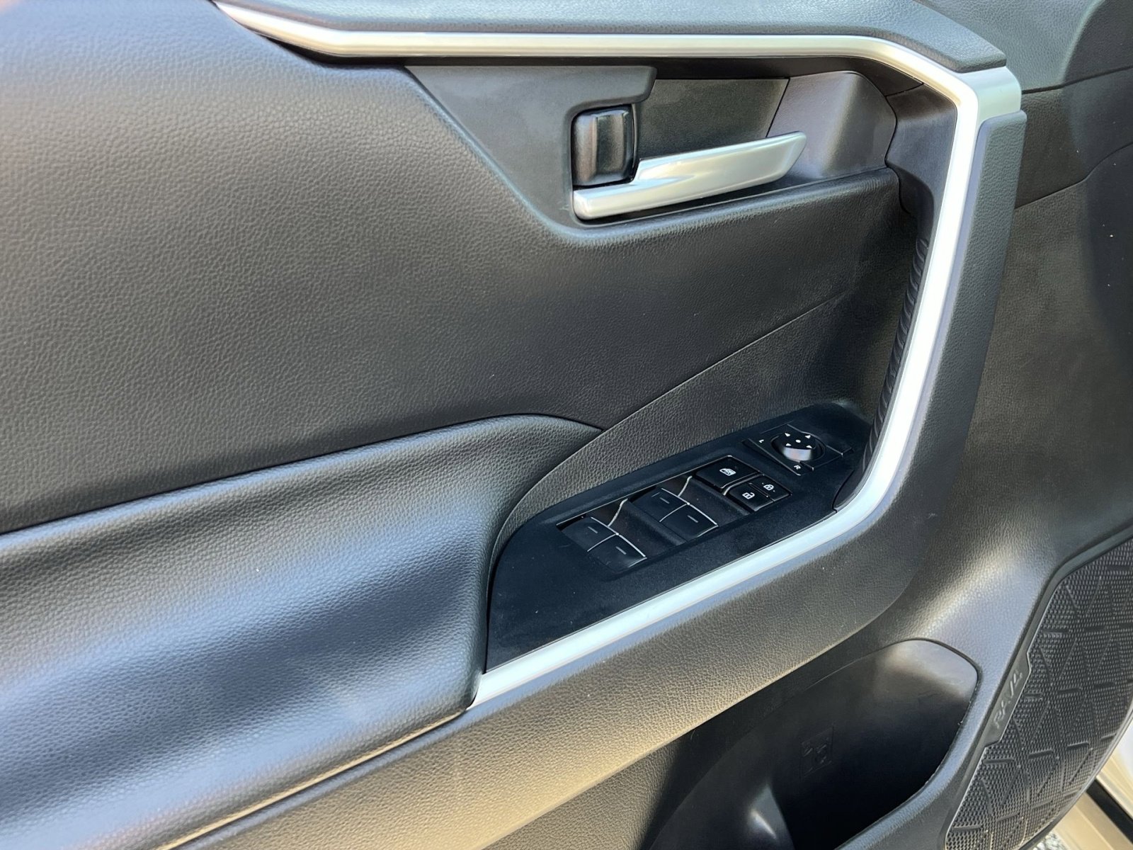 Used 2024 Toyota RAV4 XLE w/ Convenience Package AWD/4WD image 23