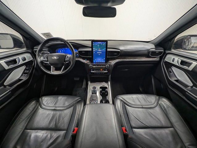 Certified 2020 Ford Explorer Platinum w/ Premium Technology Package image 2