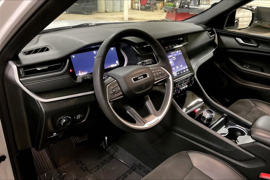 Used 2024 Jeep Grand Cherokee L Laredo image 13