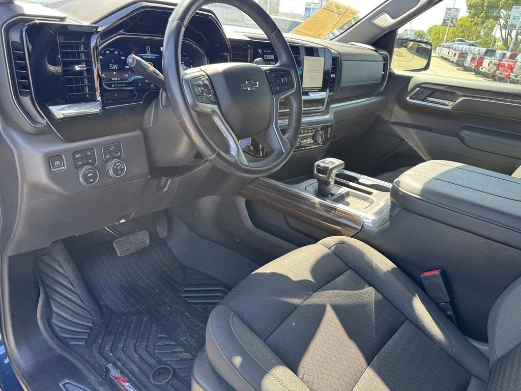 Used 2023 Chevrolet Silverado 1500 LT Trail Boss AWD/4WD image 15