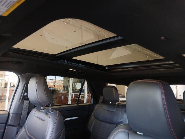 Certified 2025 Ford Explorer ST-Line w/ Premium Package image 17