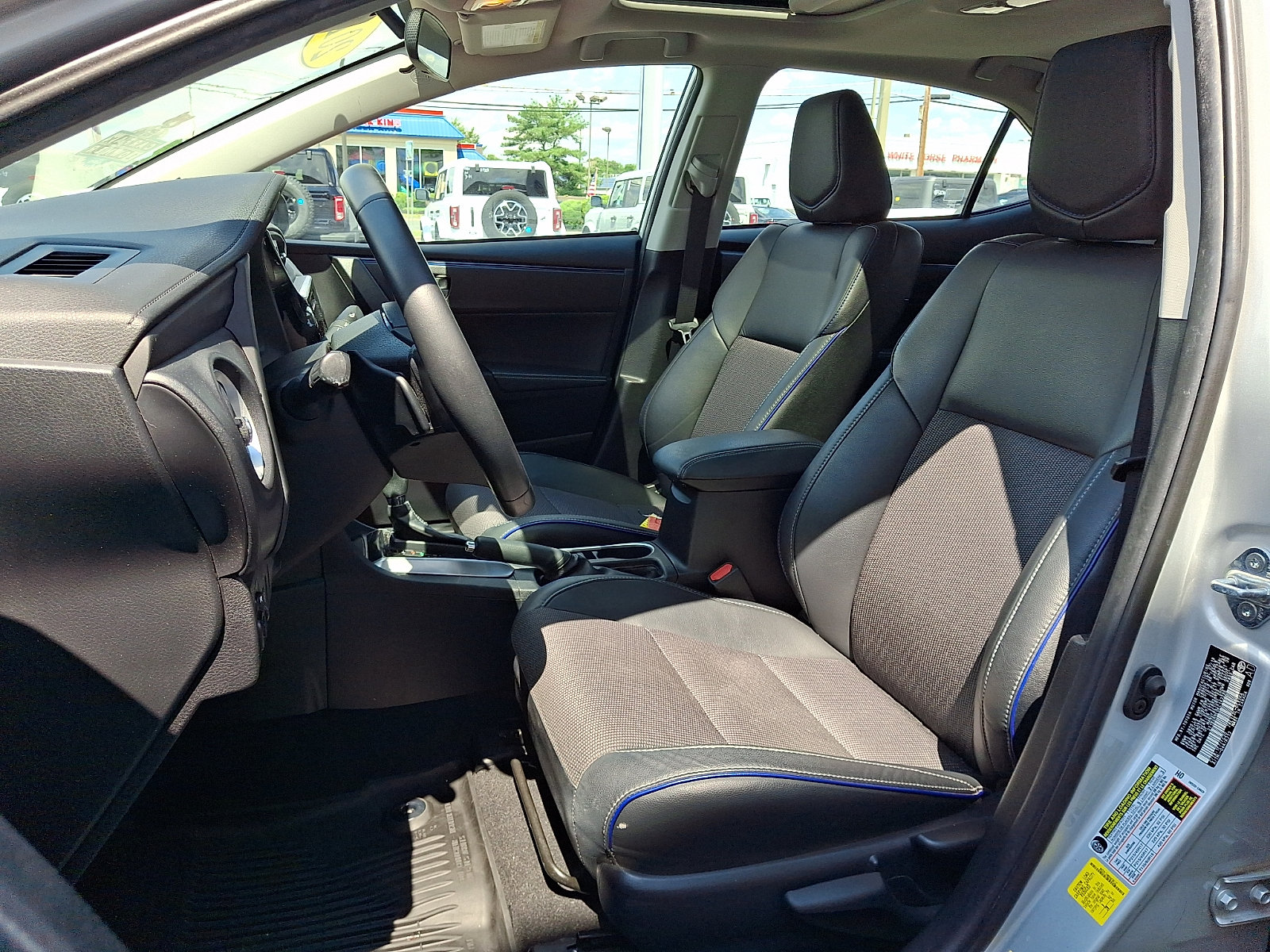 Used 2019 Toyota Corolla SE w/ SE Premium Package FWD image 15
