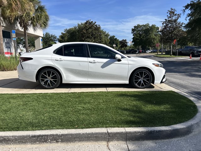 Used 2021 Toyota Camry SE w/ Convenience Package FWD image 3