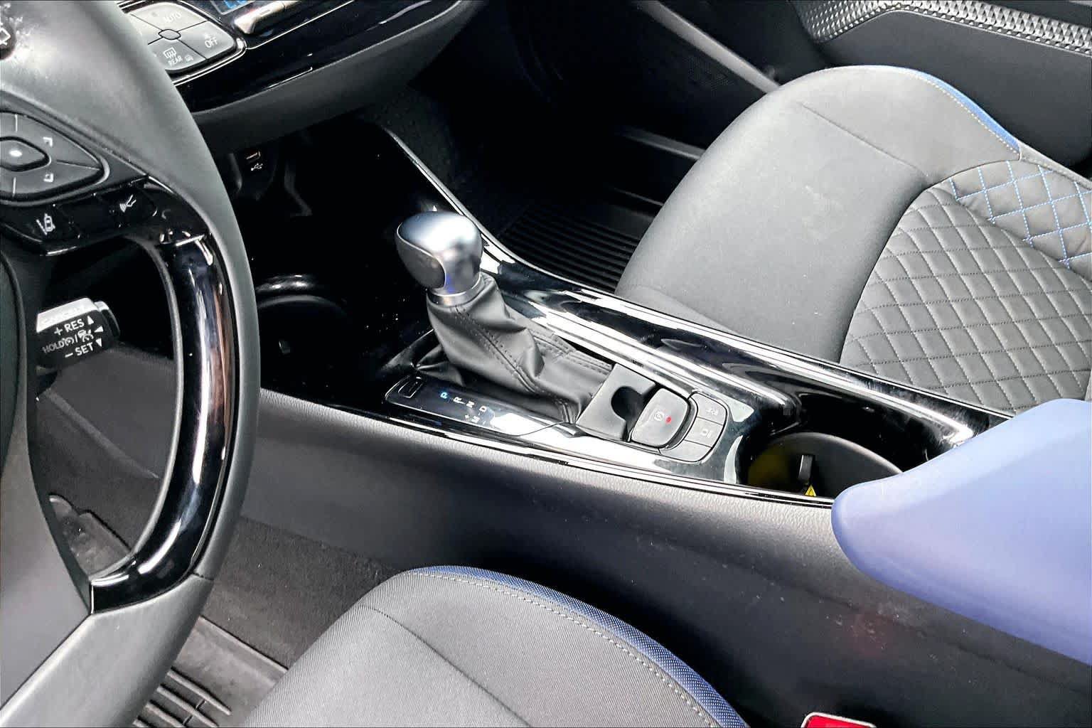 Used 2022 Toyota C-HR XLE FWD image 17