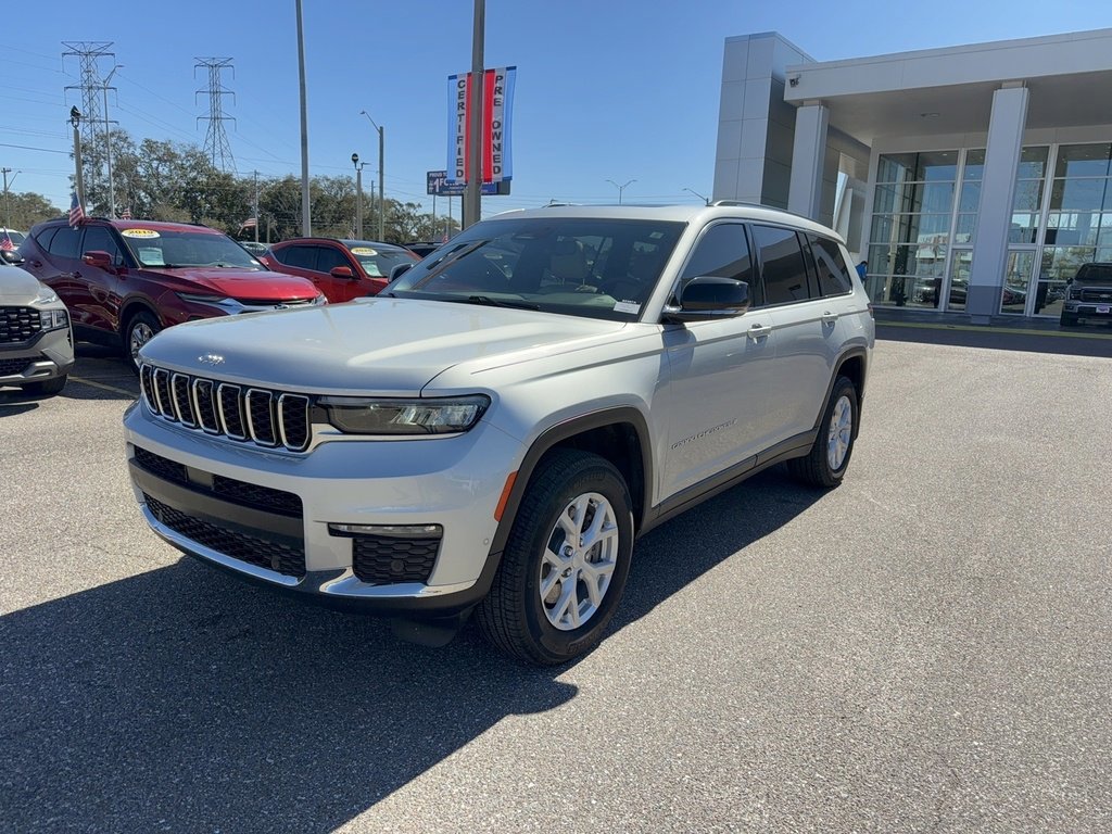 Used 2023 Jeep Grand Cherokee L Limited w/ Luxury Tech Group II image 5