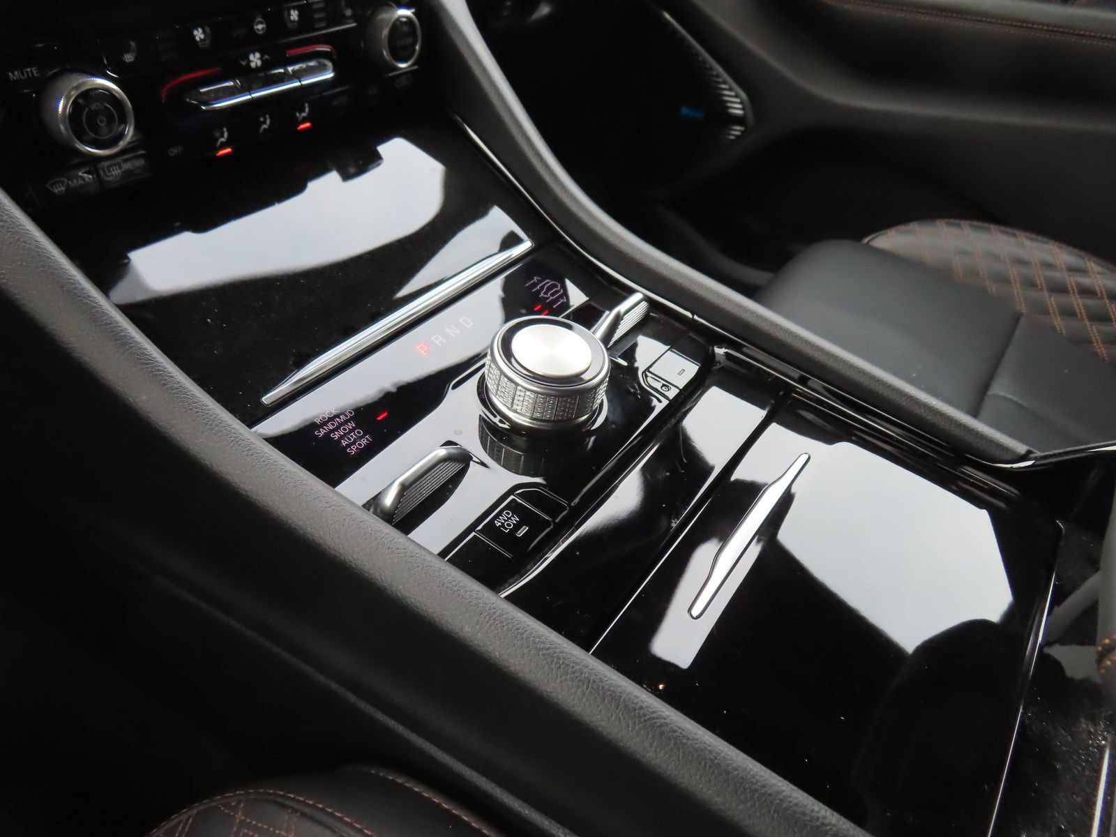 Used 2023 Jeep Grand Cherokee Summit w/ Luxury Tech Group V image 29