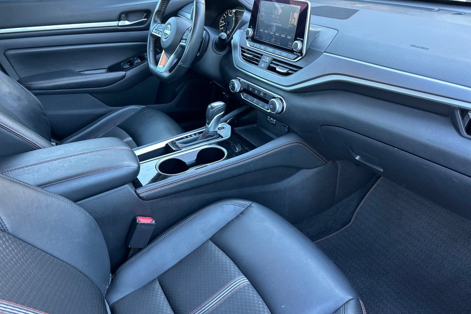 Used 2025 Nissan Altima 2.5 SR FWD image 14