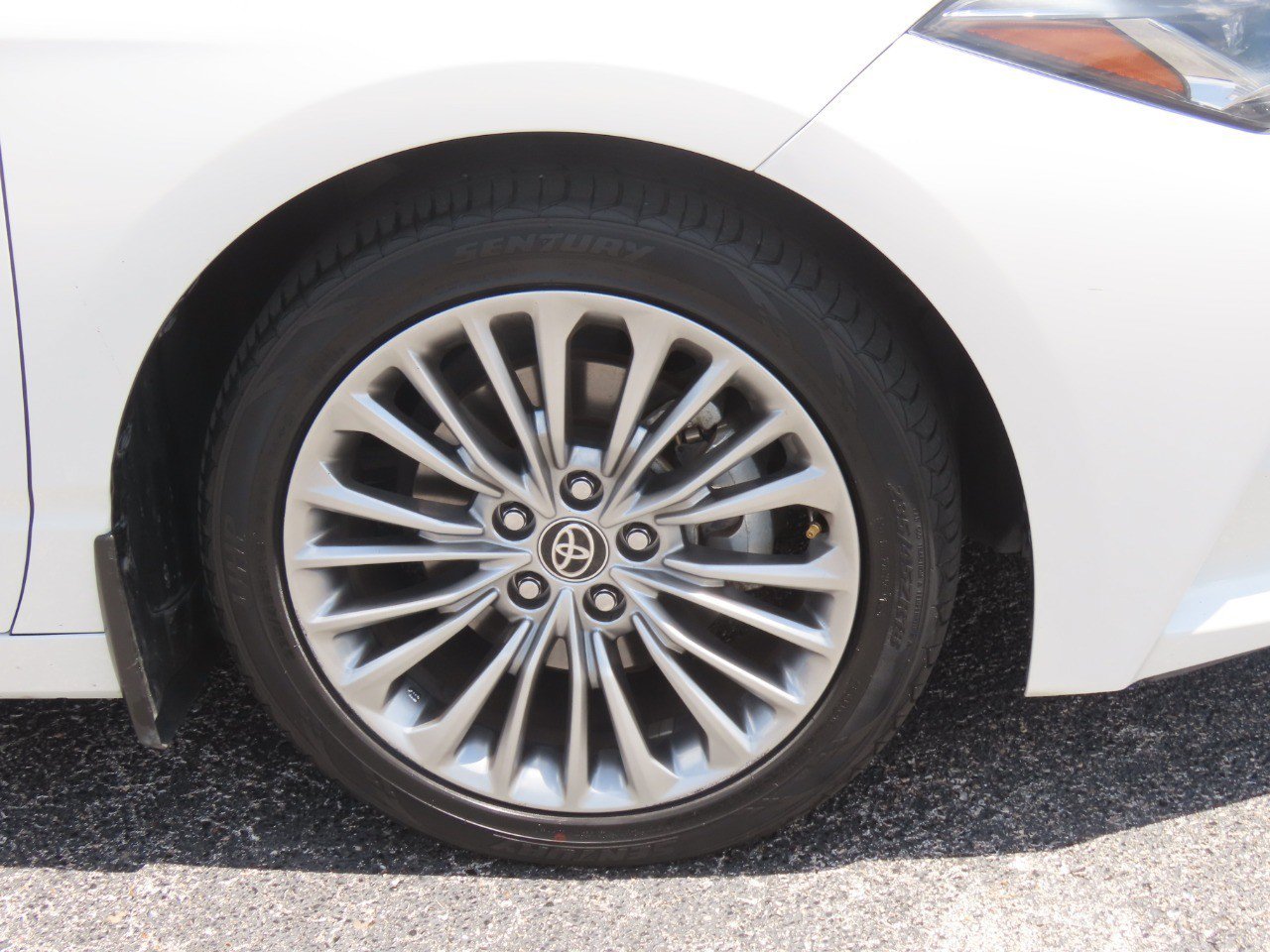 Used 2022 Toyota Avalon Limited w/ Advanced Safety Package FWD image 7