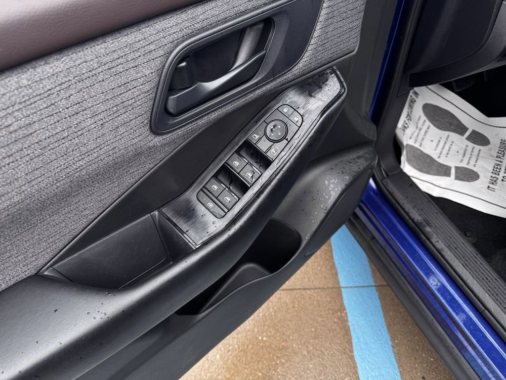 Used 2023 Nissan Rogue S image 8