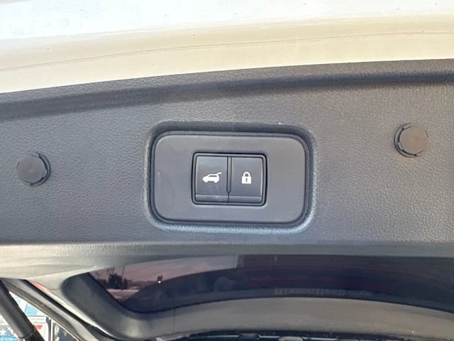 Used 2025 Nissan Pathfinder Platinum FWD image 35