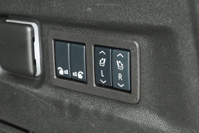 Used 2024 Chevrolet Suburban Premier AWD/4WD image 31