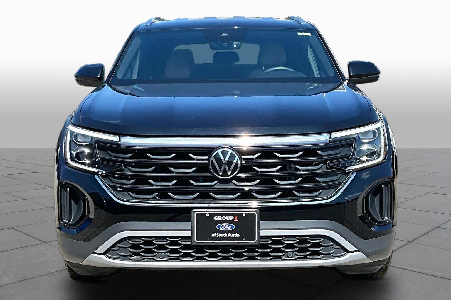 Used 2024 Volkswagen Atlas Cross Sport SE FWD image 4