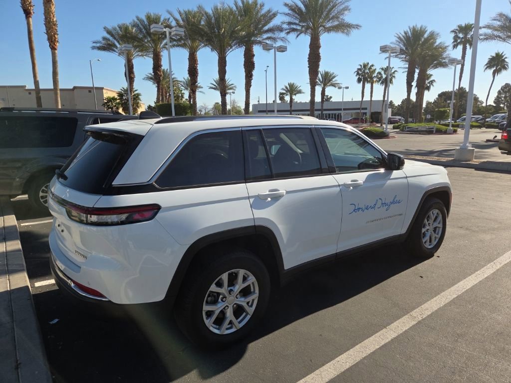 Used 2023 Jeep Grand Cherokee Limited image 2