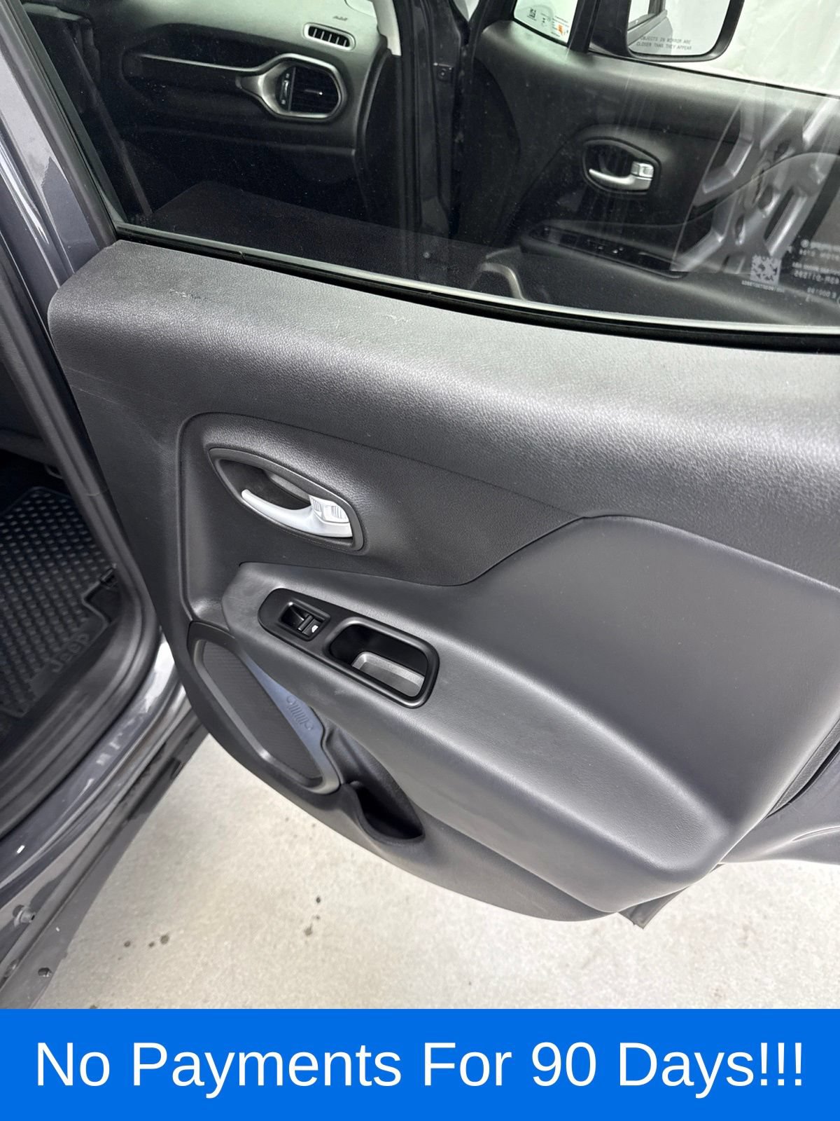 Used 2023 Jeep Renegade Latitude AWD/4WD image 34