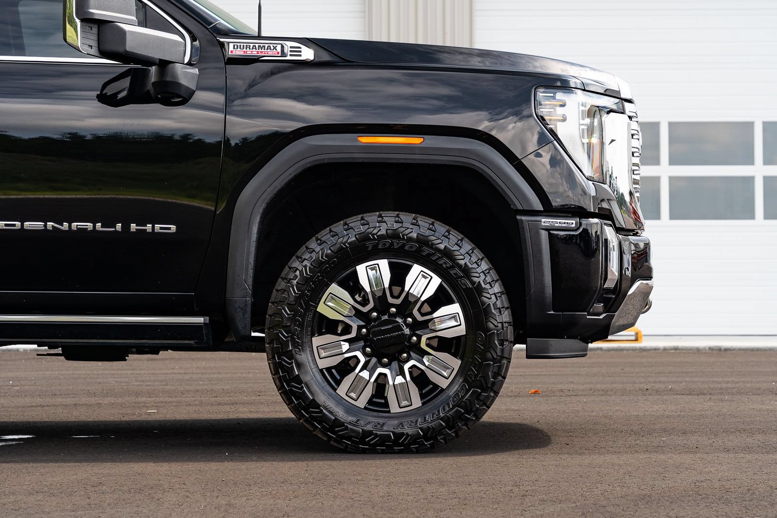 Used 2024 GMC Sierra 2500 Denali w/ Denali Reserve Package AWD/4WD image 9