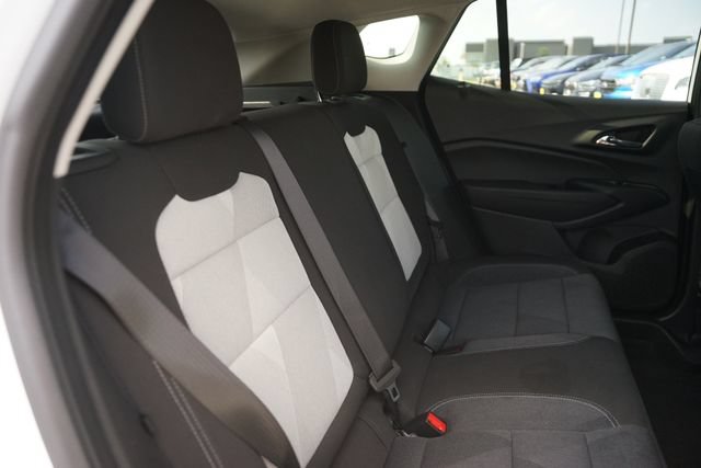 Used 2025 Chevrolet Trax LS w/ LS Convenience Package FWD image 16