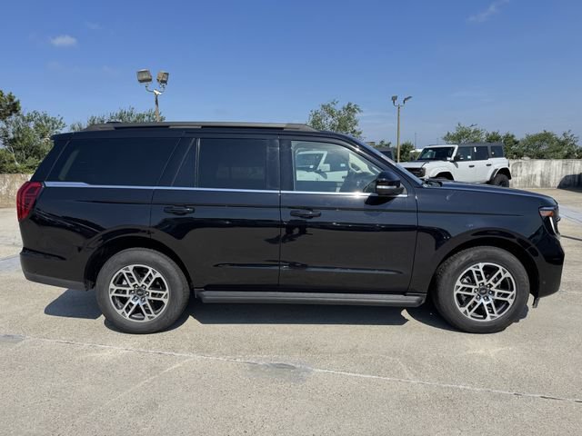 Certified 2025 Ford Expedition Active AWD/4WD image 2