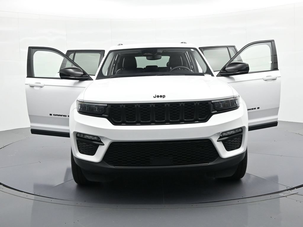 Used 2023 Jeep Grand Cherokee Limited w/ Black Appearance Package AWD/4WD image 27