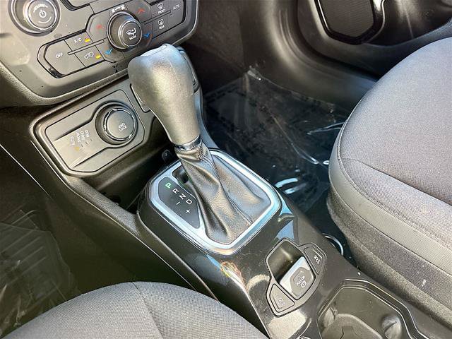 Used 2022 Jeep Renegade Altitude AWD/4WD image 18
