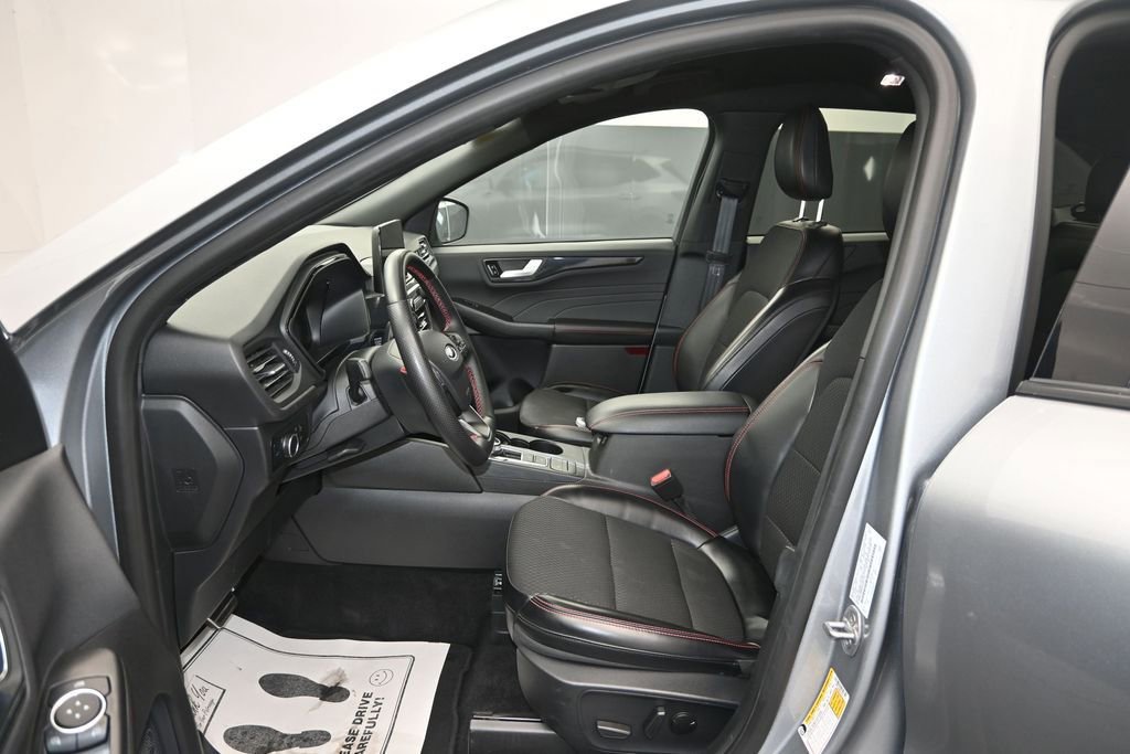 Certified 2024 Ford Escape ST-Line AWD/4WD image 13