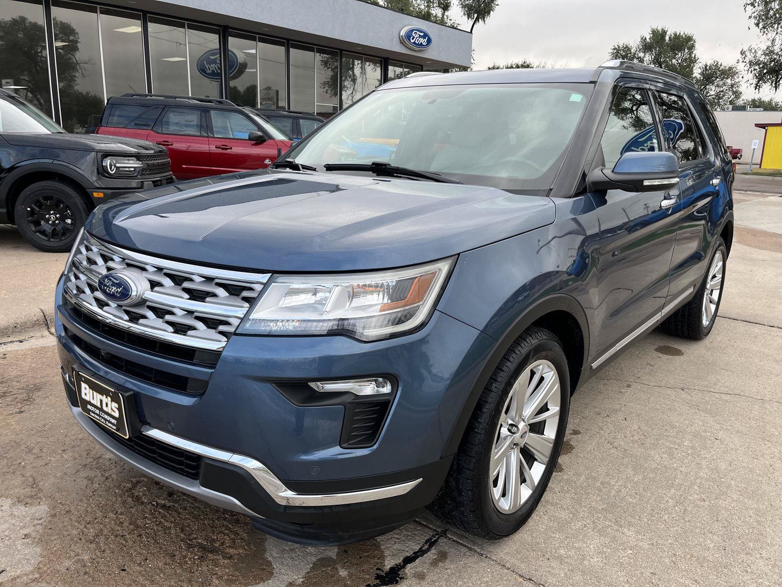 Certified 2019 Ford Explorer Limited AWD/4WD image 2