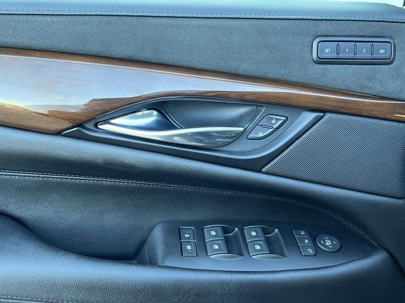 Used 2020 Cadillac Escalade ESV Luxury image 15