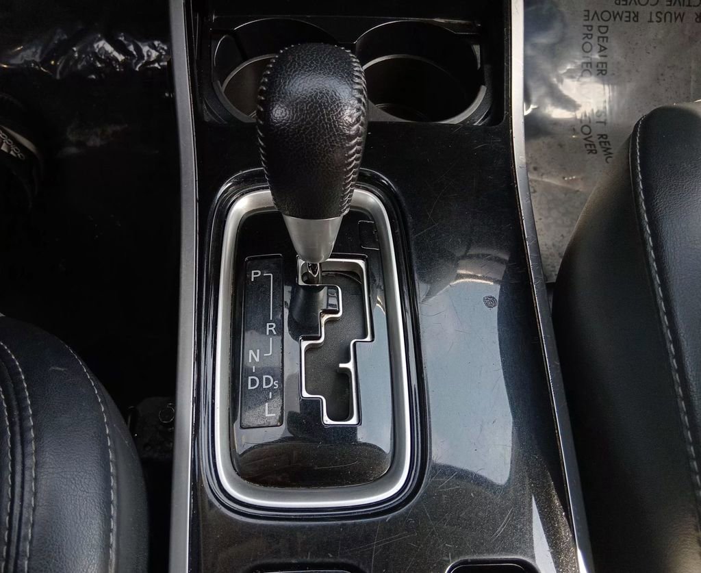 Used 2020 Mitsubishi Outlander SE AWD/4WD image 23