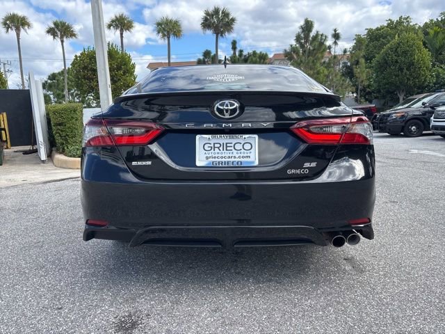 Used 2024 Toyota Camry SE image 3