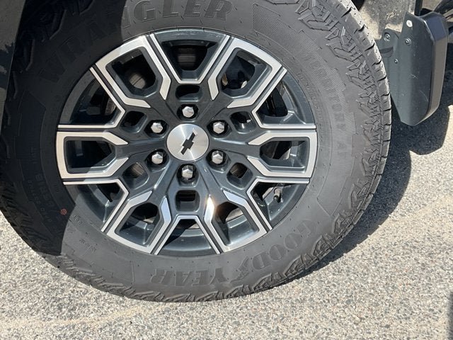 Used 2025 Chevrolet Colorado Z71 AWD/4WD image 39