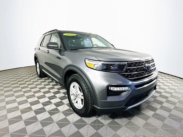 Certified 2022 Ford Explorer XLT w/ Equipment Group 202A image 4