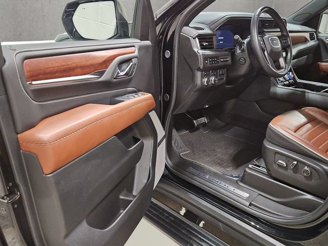 Used 2024 GMC Yukon XL Denali Ultimate AWD/4WD image 11