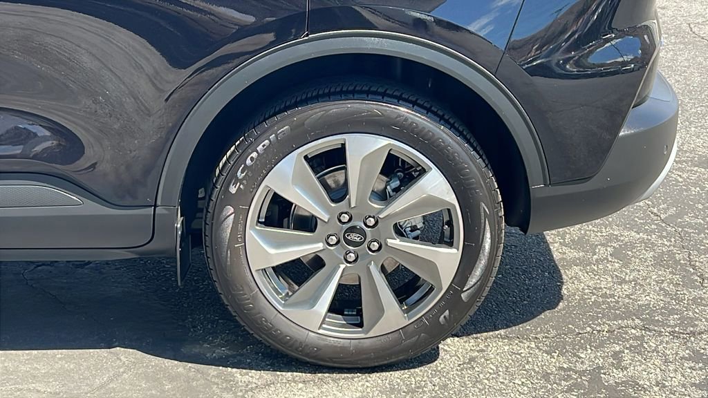 Certified 2025 Ford Escape Platinum w/ Premium Technology Package AWD/4WD image 5