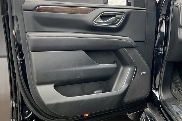 Used 2024 Chevrolet Suburban Premier image 17