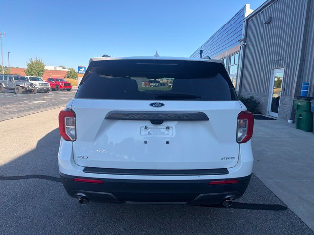 Certified 2024 Ford Explorer XLT w/ Equipment Group 202A AWD/4WD image 3