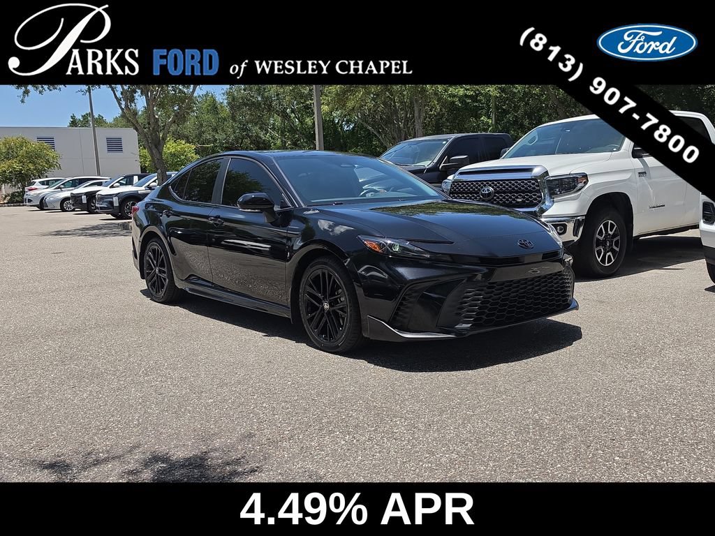 Used 2025 Toyota Camry SE FWD image 1