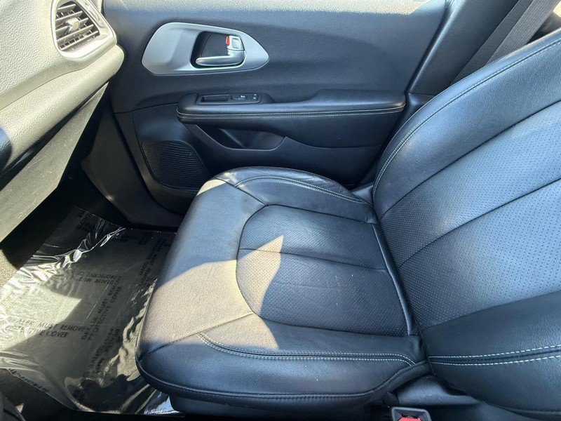 Used 2020 Chrysler Pacifica Touring-L Plus w/ Advanced Safetytec Group FWD image 27