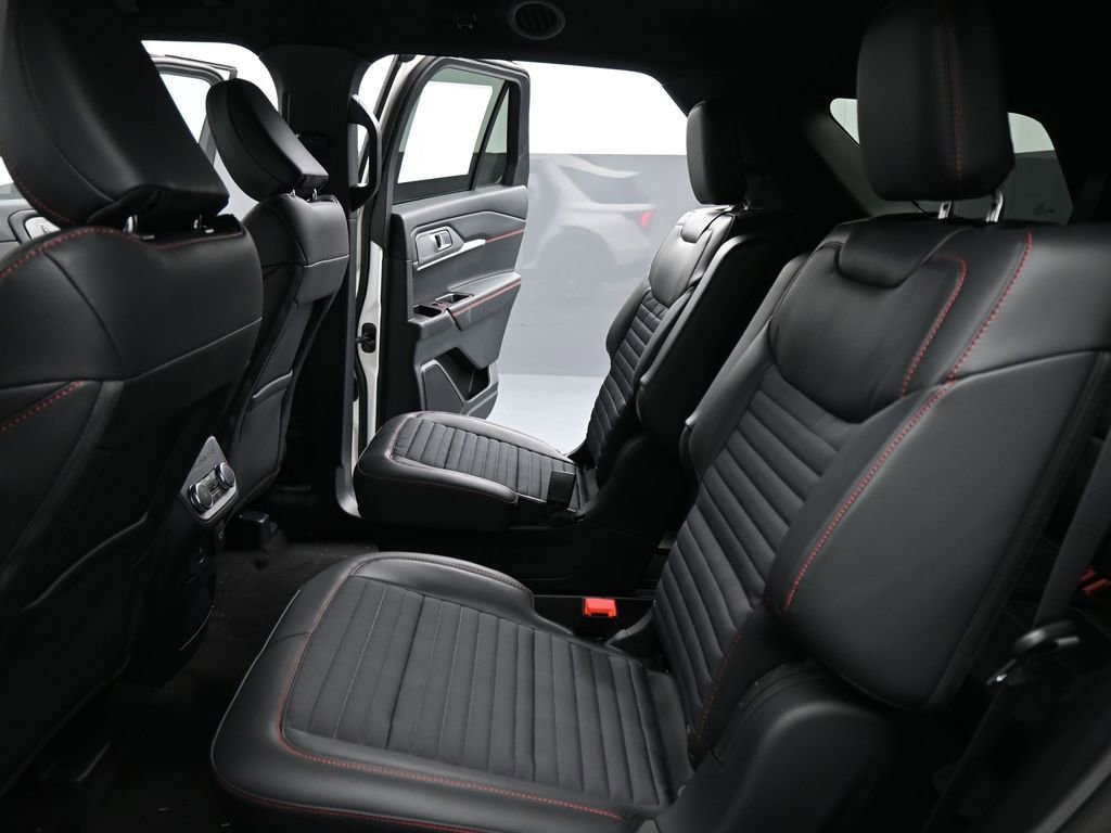 Certified 2025 Ford Explorer ST-Line w/ Premium Package image 19