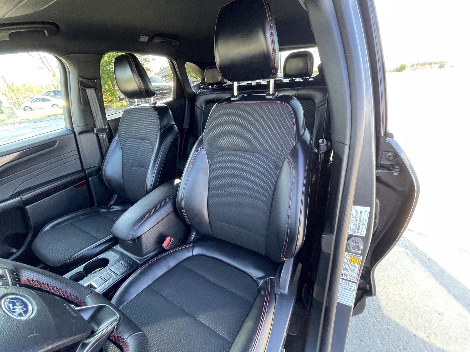 Certified 2025 Ford Escape ST-Line FWD image 18